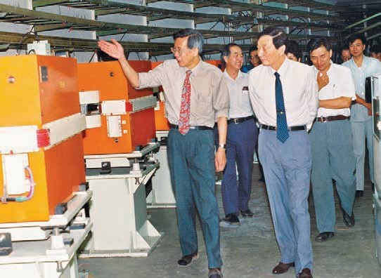 Comrade Zhu Rongji was visiting the BEPC on Sept.10,1991.