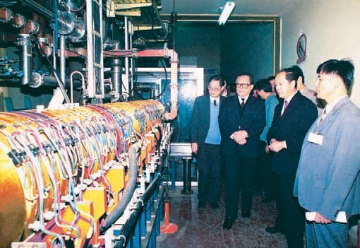 Comrade Jiang Zemin was visiting BEPCI on Oct.6,1989.