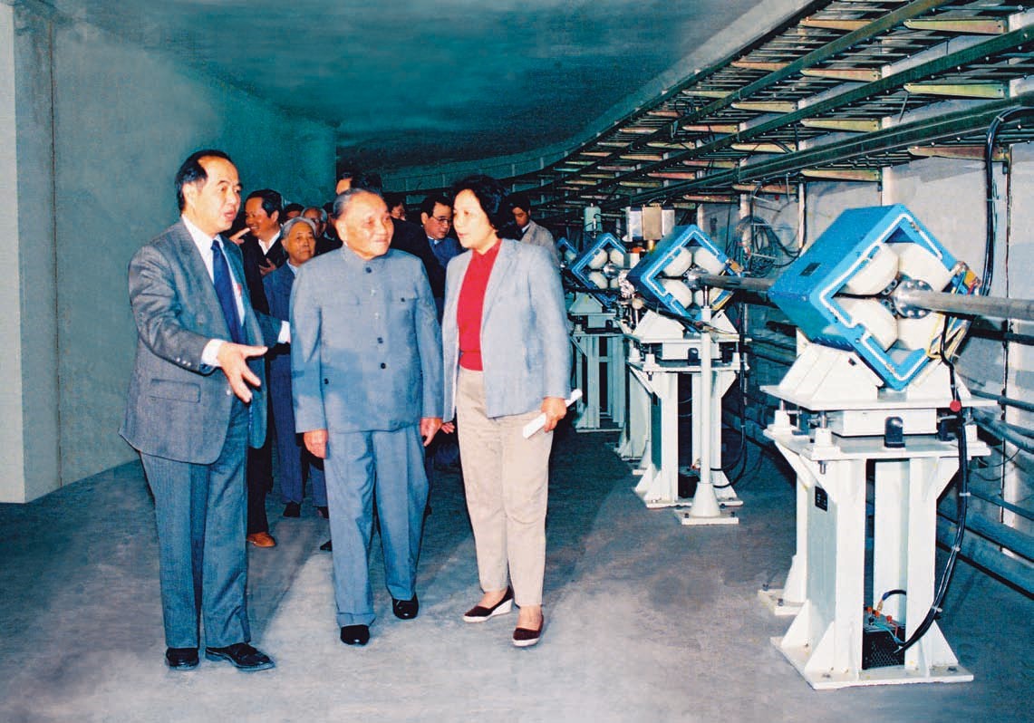 Comrade Deng Xiaoping was visiting the BEPC storage ring on Oct.24,1988.