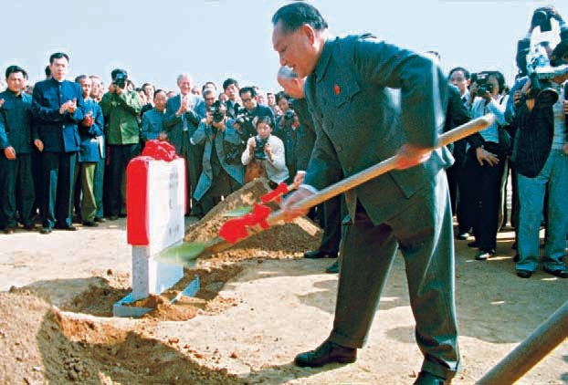 Comrade Deng Xiaoping came to the Institute of High Engerg Physics, Chinese Academy of Scineces, laying foundation for BEPC on Oct.7,1984